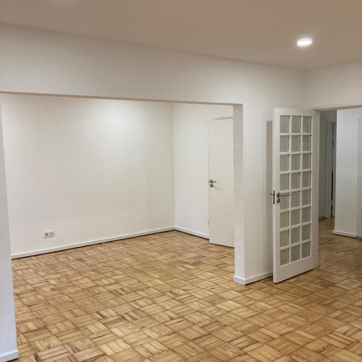 Sala de apartamento apresentada pelo perfil como remodelação completa.